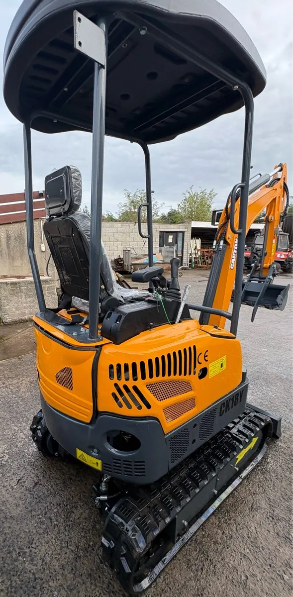 Captock 1.8 Ton Mini Digger Swing Boom Diesel - Image 4