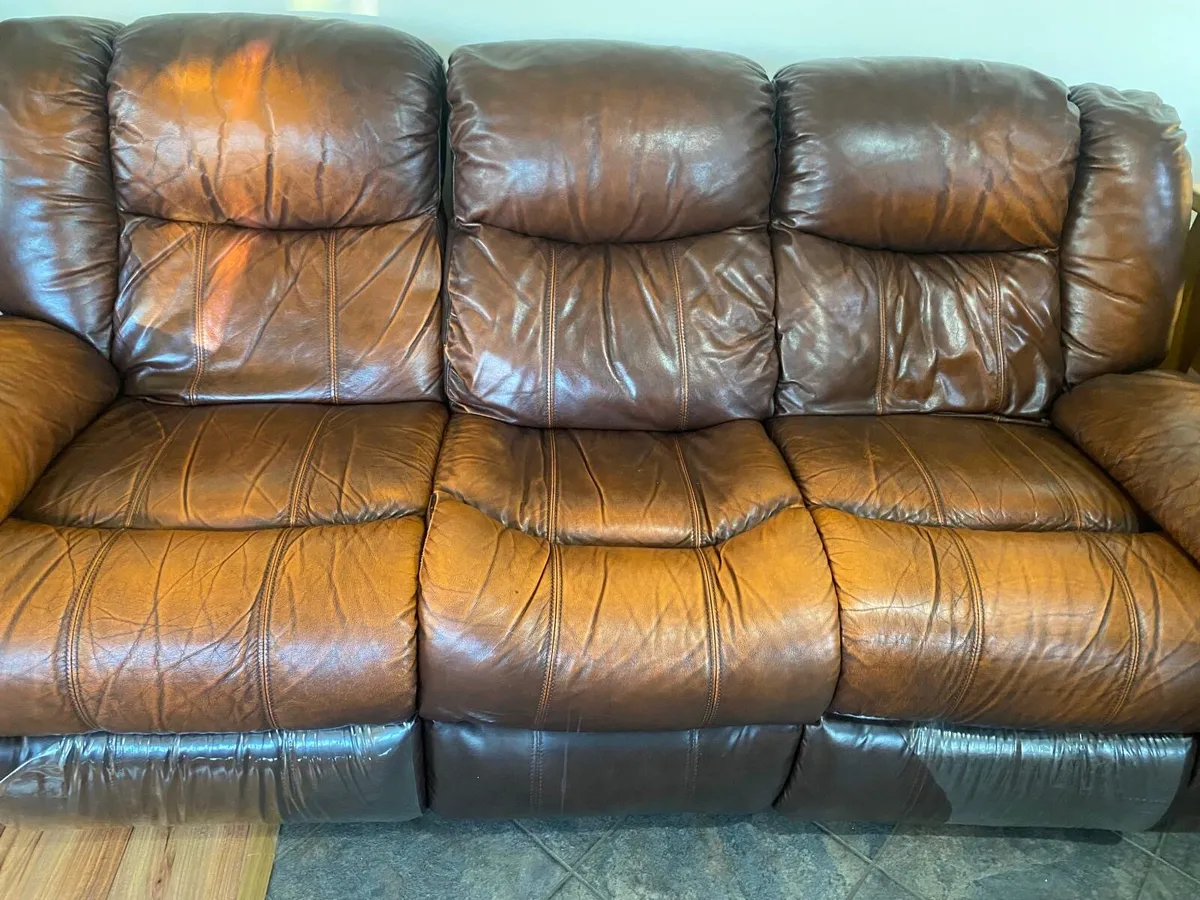 Leather suite reclining - Image 1