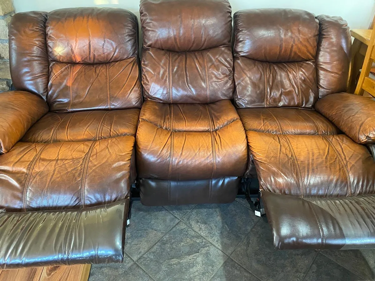 Leather suite reclining - Image 2