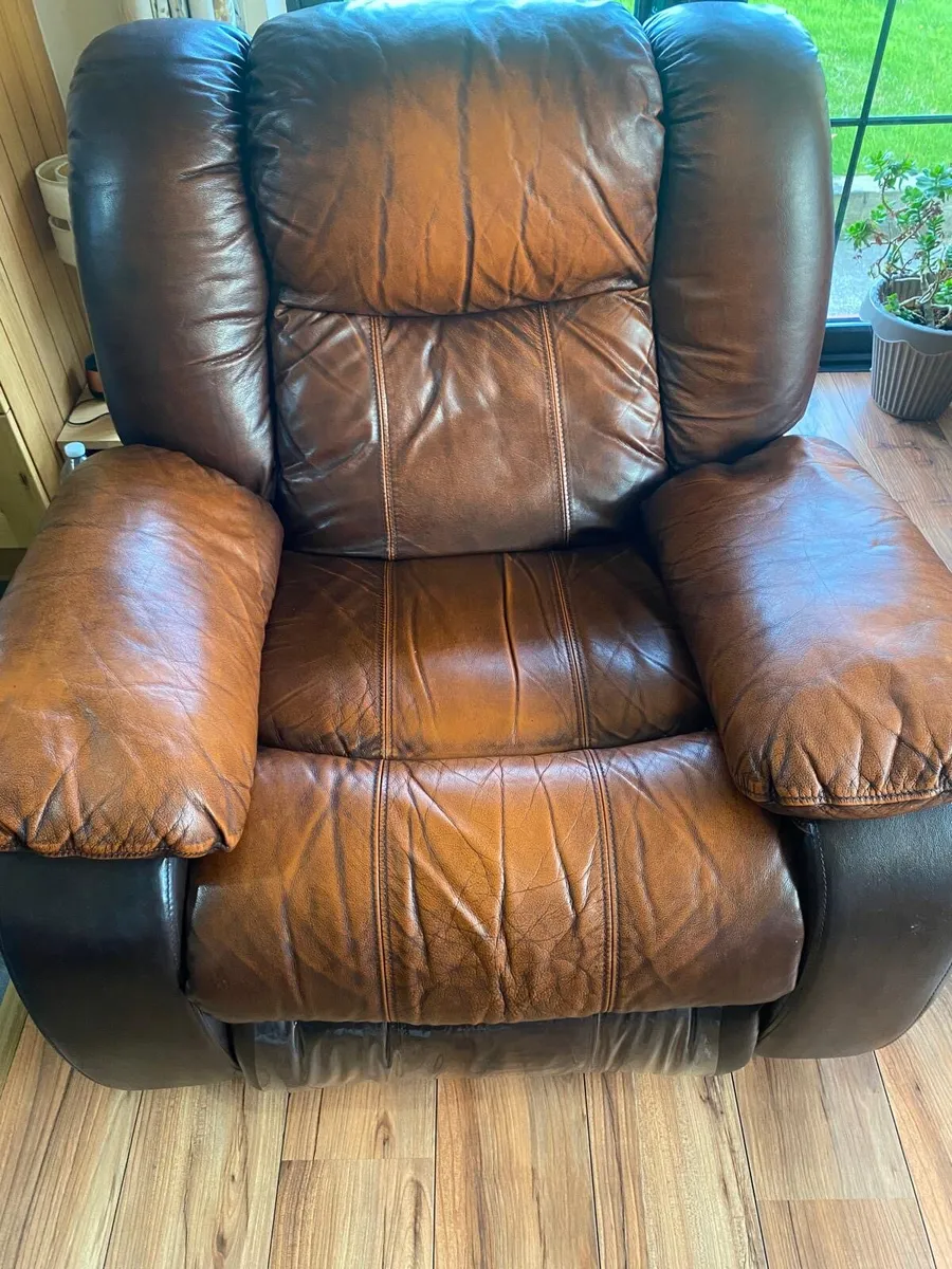 Leather suite reclining - Image 4