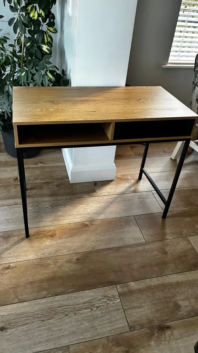 Office desk - Image 1