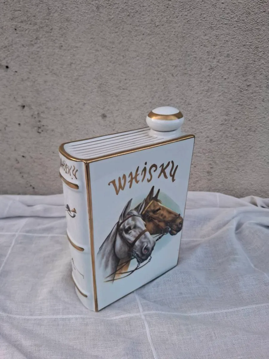 Horse whiskey carafe possible to post - Image 1