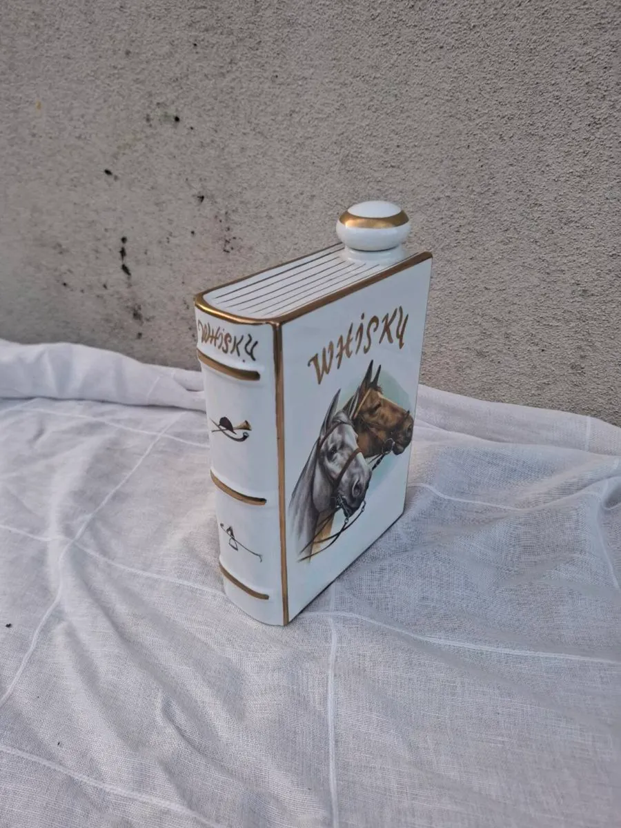 Horse whiskey carafe possible to post - Image 2