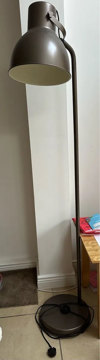 Floor lamp