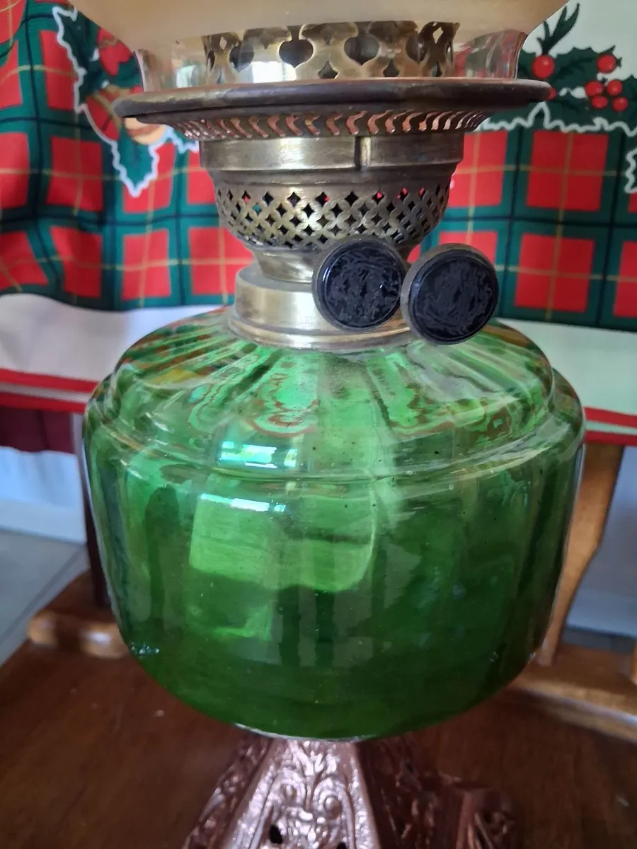 Double burner antique oil lamp. - Image 2