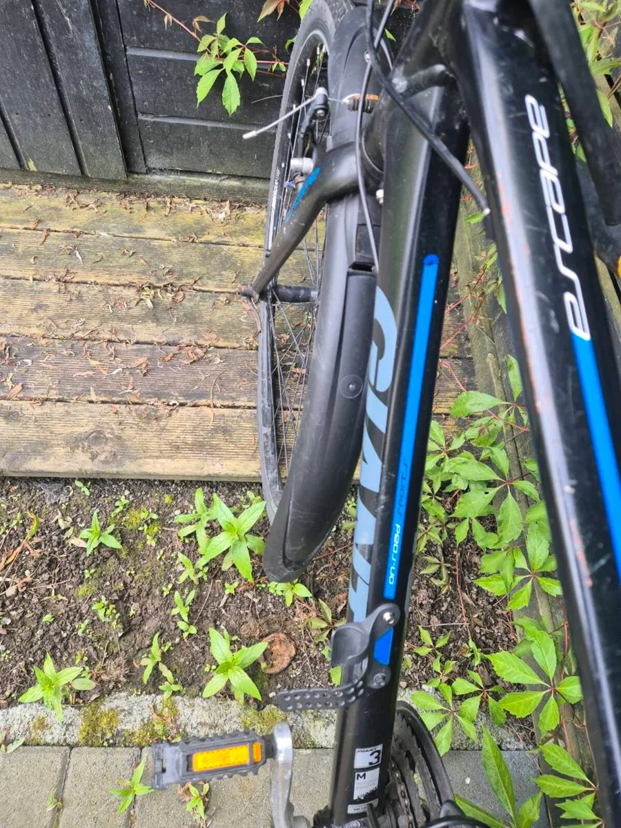 Giant Hybrid Bike - Image 4