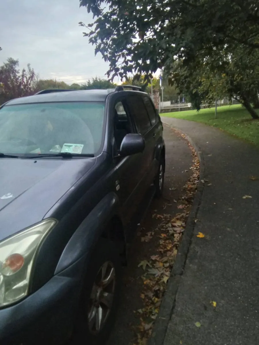 07 Toyota Landcruiser - Image 3