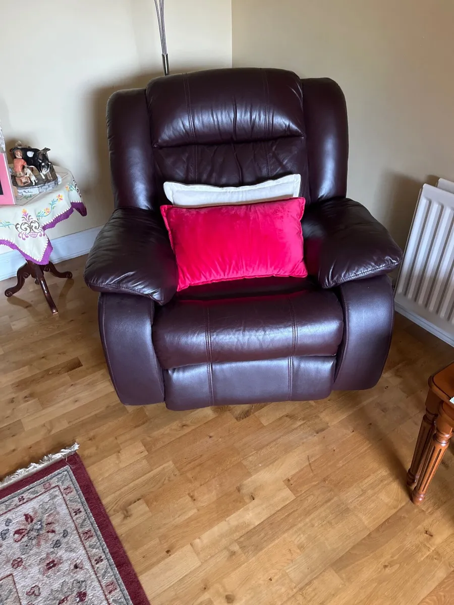 Sitting rooms chairs - Image 2