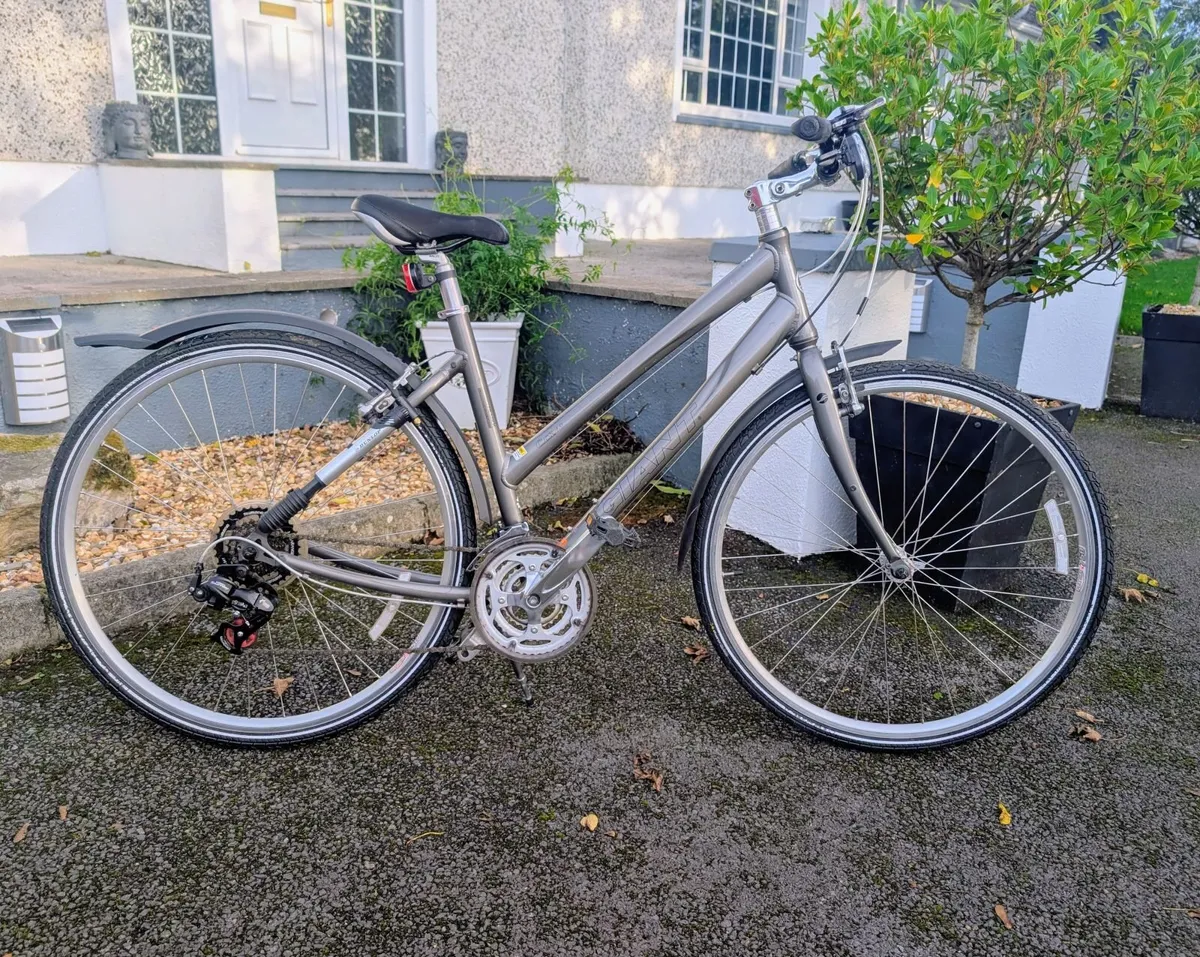 Giant Ladies Bicycle 24 speed Excellent Condition - Image 2