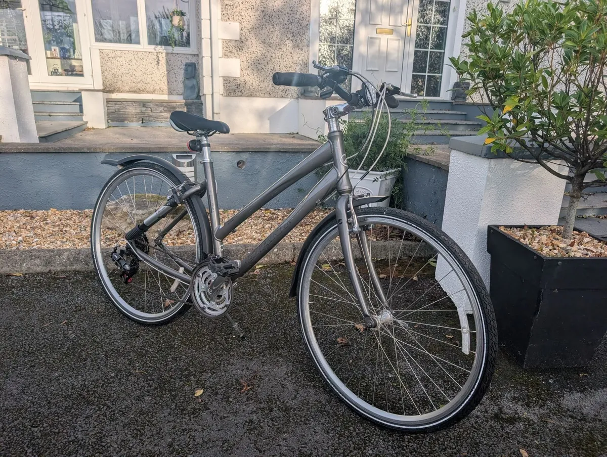 Giant Ladies Bicycle 24 speed Excellent Condition - Image 1