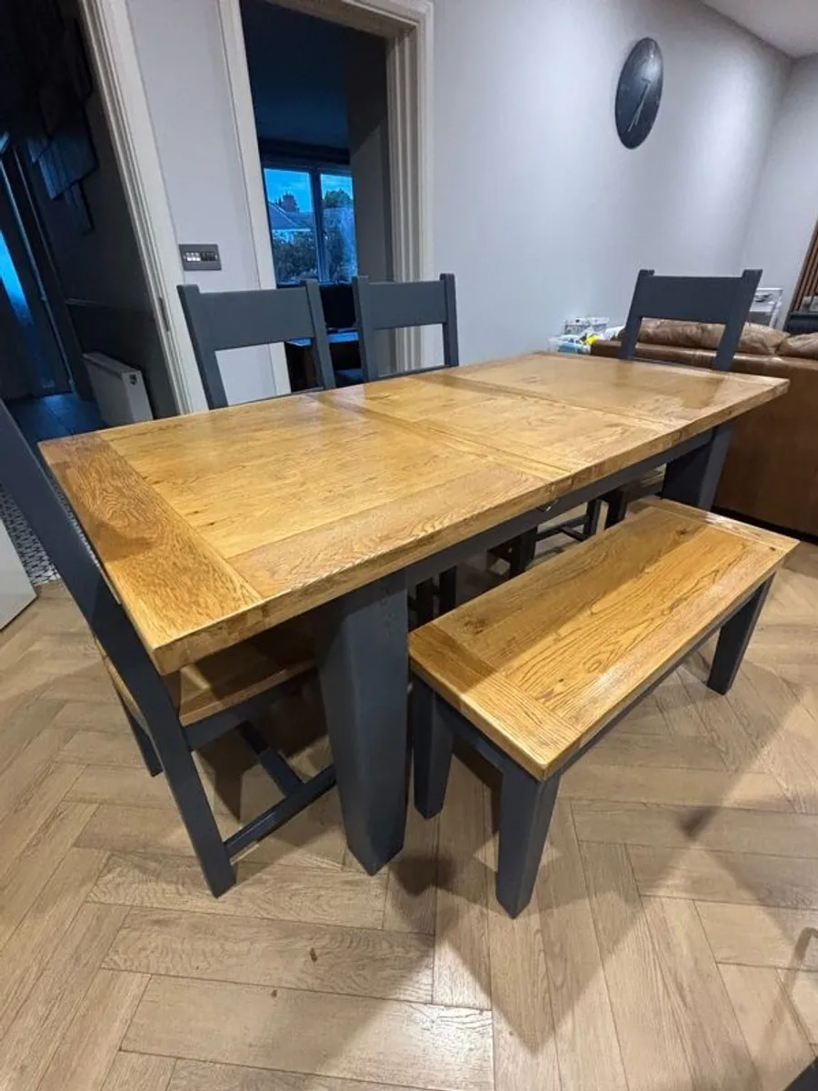 Solid Oak Extendable Dining Table, 4 chairs & 1 bench - Image 1