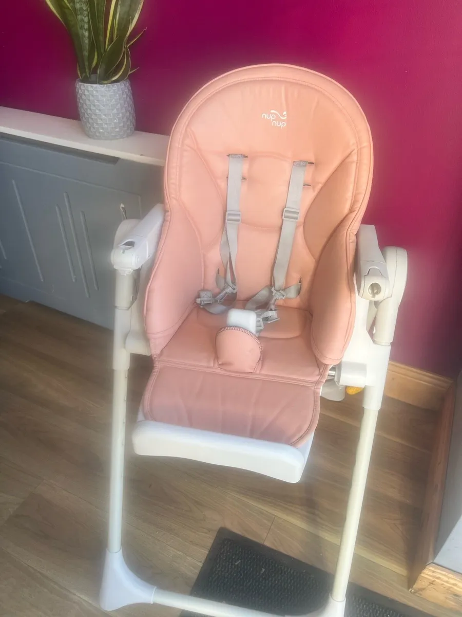 High chair - Image 1