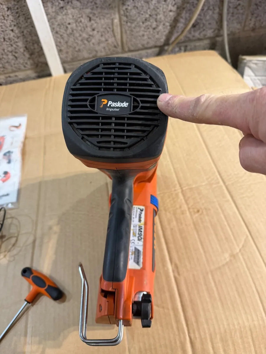 Paslode IM90 1st fix nail gun. - Image 2
