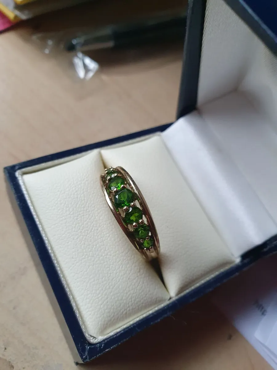 9ct Gold Diopside Ring / Russian Emerald /Elegant - Image 1