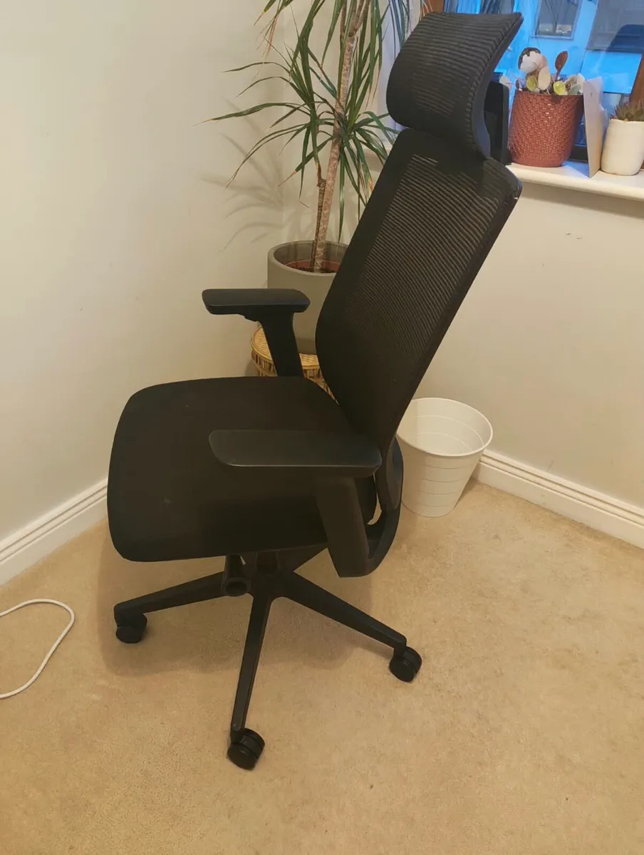 Office chair - Image 1