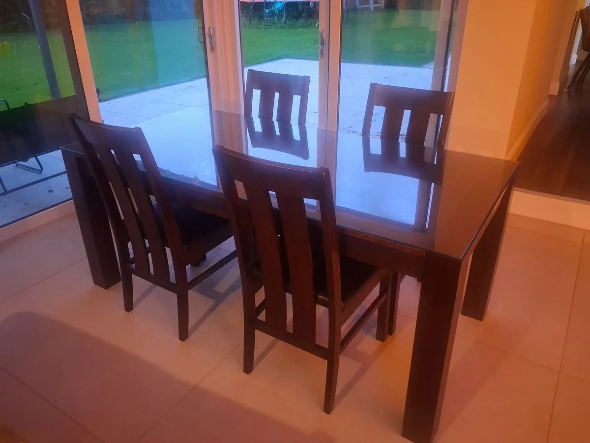 Table and chairs - Image 2