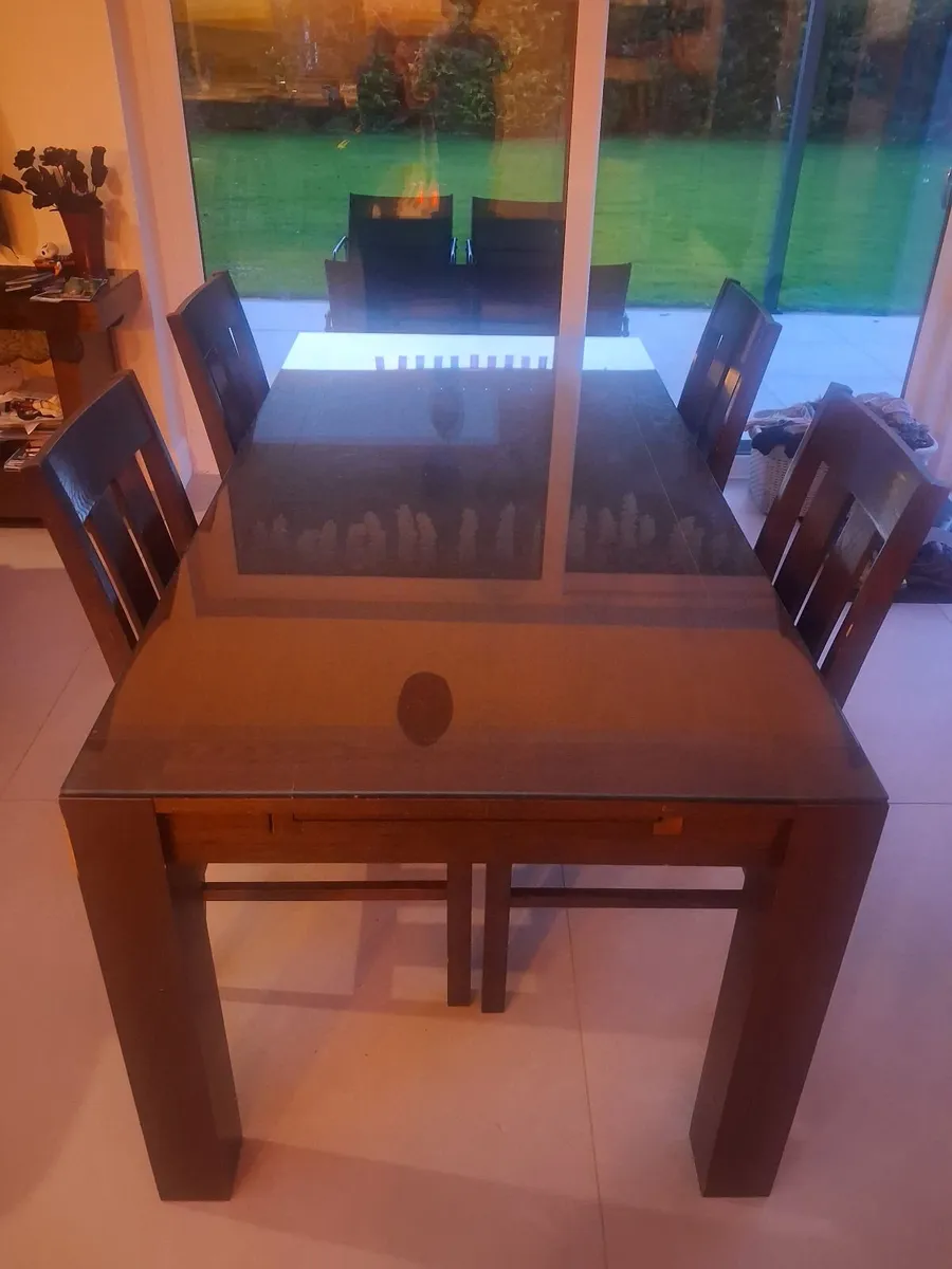 Table and chairs - Image 3