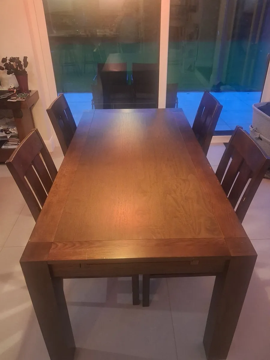 Table and chairs - Image 4