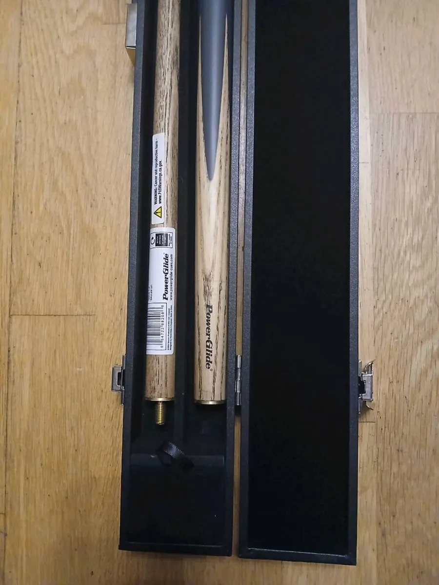 Mako 2 piece  Cue with hard case - Image 3