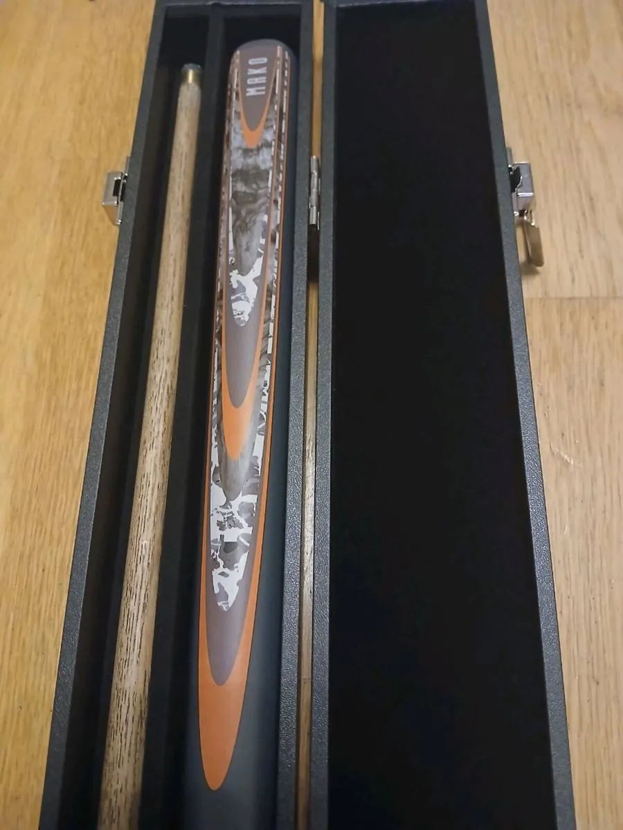 Mako 2 piece  Cue with hard case - Image 1