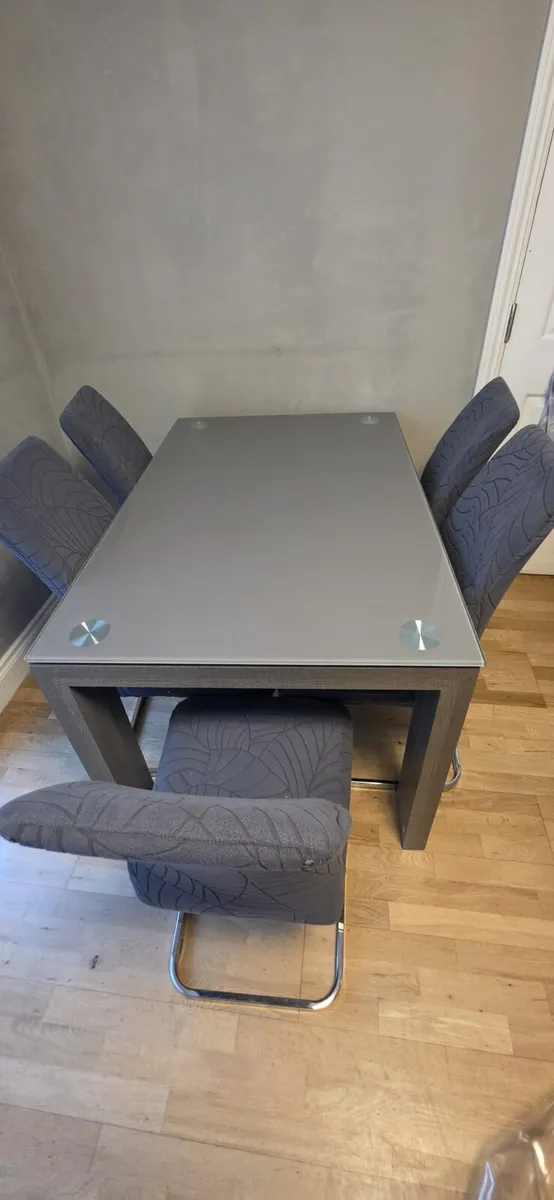 Toughened glass dining table with 5 chairs - Image 2