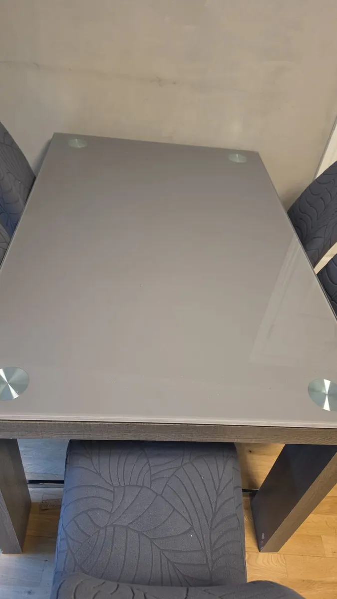 Toughened glass dining table with 5 chairs - Image 3