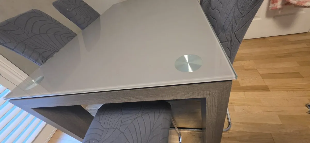 Toughened glass dining table with 5 chairs - Image 4