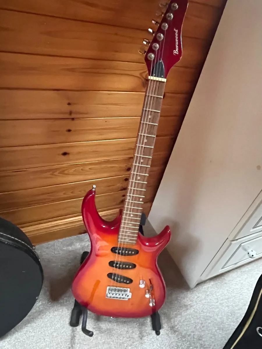 Electric guitars - Image 1