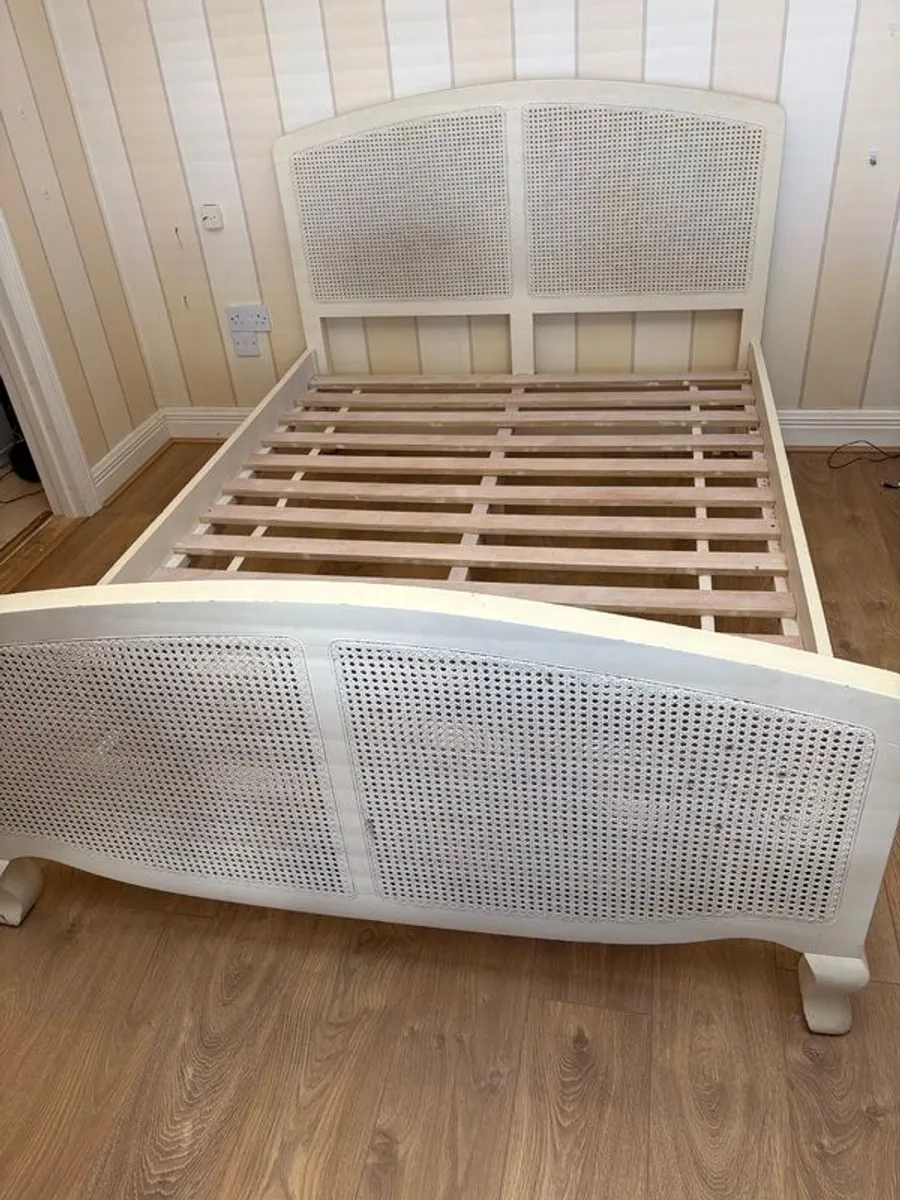 Double bed and matching lockers - Image 1