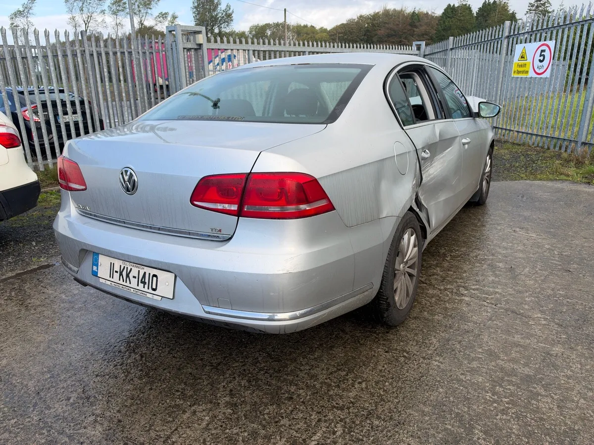2011 VW Passat 1.6tdi DAMAGE REPAIRABLE - Image 2