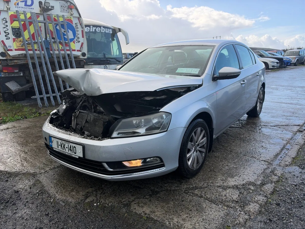 2011 VW Passat 1.6tdi DAMAGE REPAIRABLE - Image 4