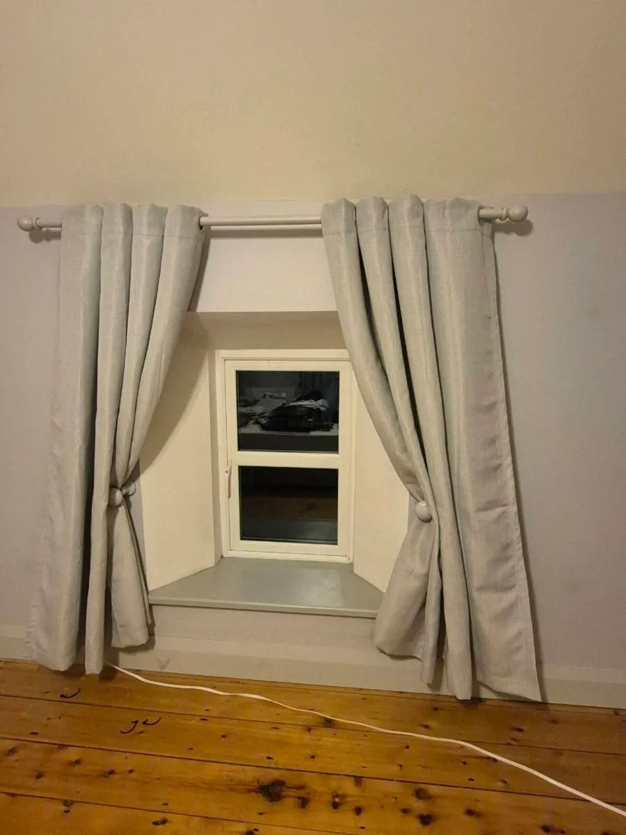 3 sets of curtains - Image 1