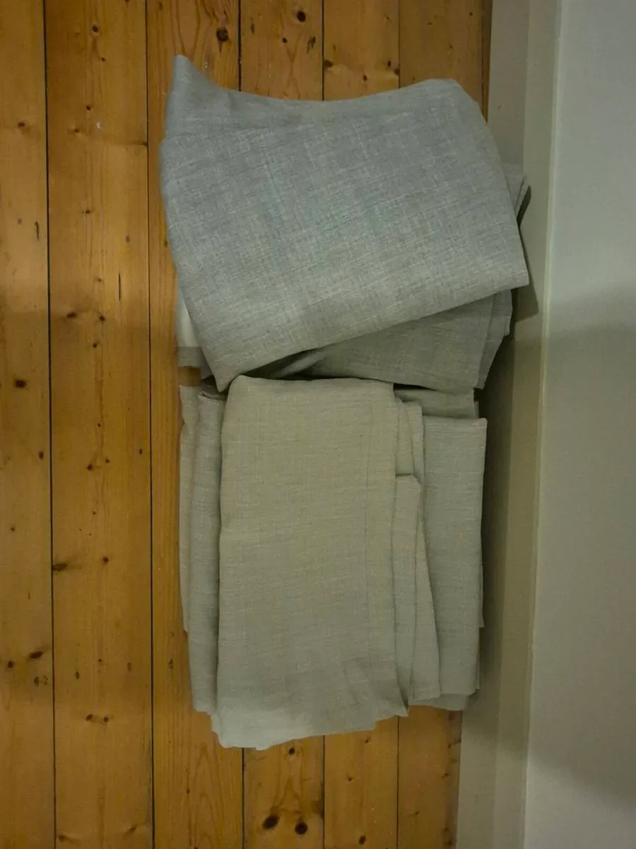 3 sets of curtains - Image 2