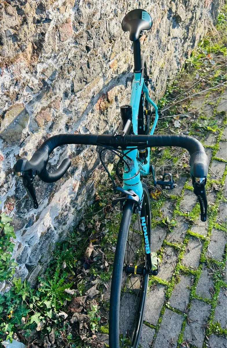 Bianchi Infinito CV carbon bike - Image 3