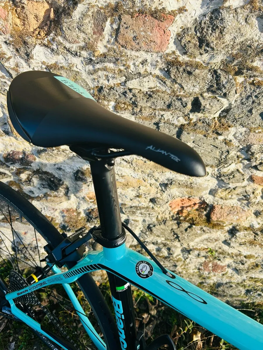 Bianchi Infinito CV carbon bike - Image 4