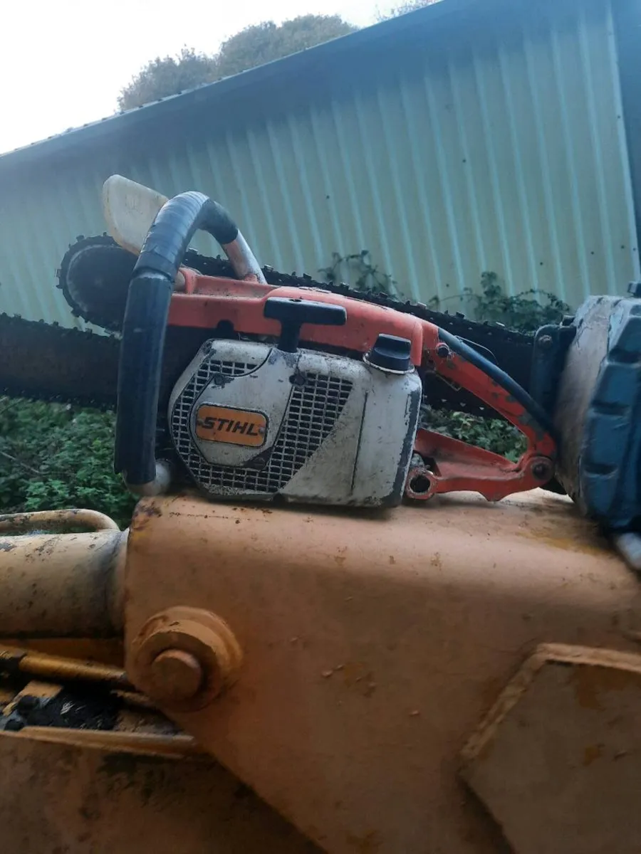 Two vintage chainsaws  stihl and homelite - Image 2