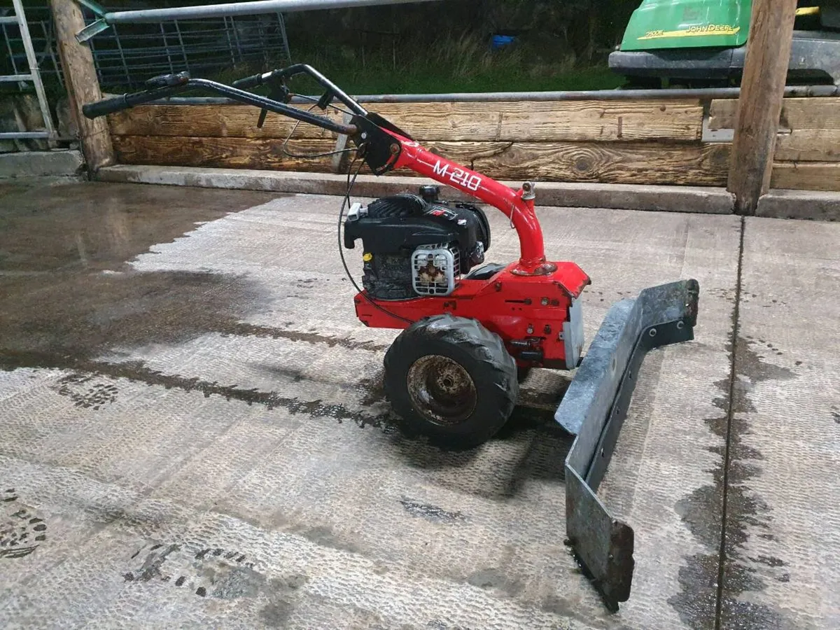 Pedestrian yard scraper - Image 2