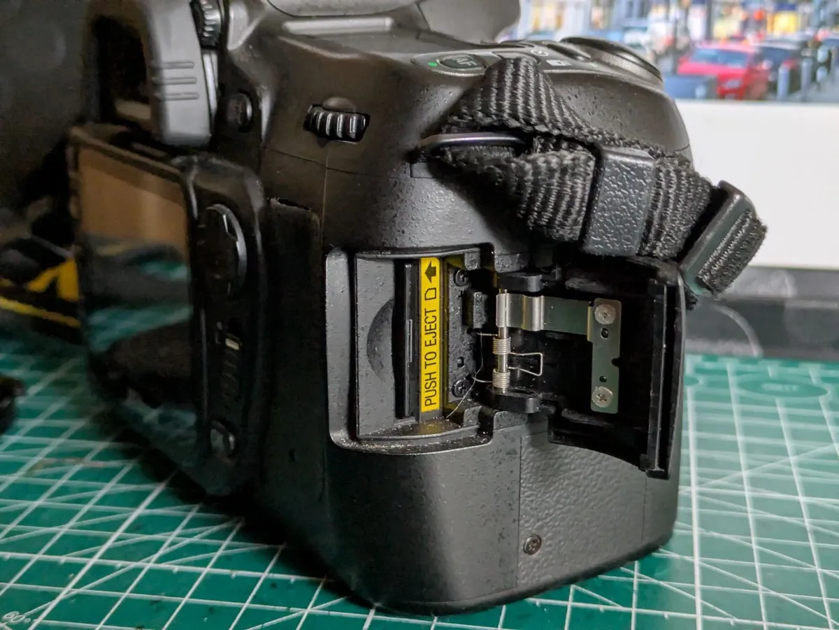 Nikon D80 10MP CCD🌈 DSLR camera - Image 3