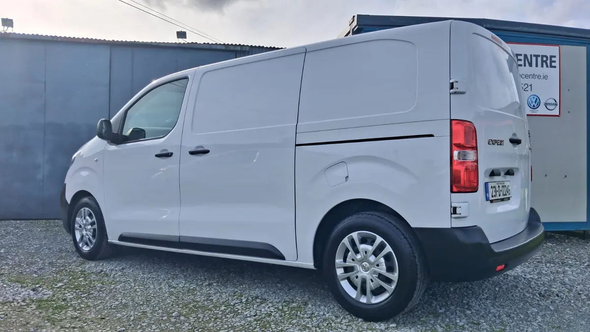 231 Peugeot Expert 1.5d 120 mwb Pro, Low kms, - Image 3
