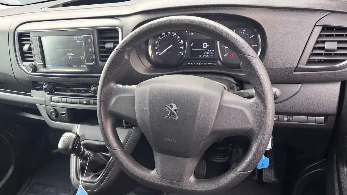 231 Peugeot Expert 1.5d 120 mwb Pro, Low kms, - Image 4
