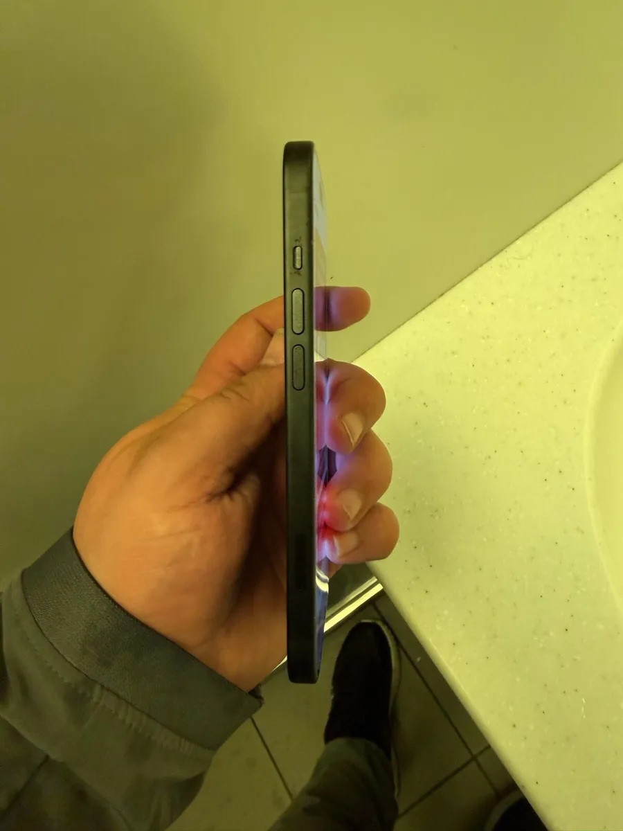 iphone 15 128GB unlocked to any network - Image 3