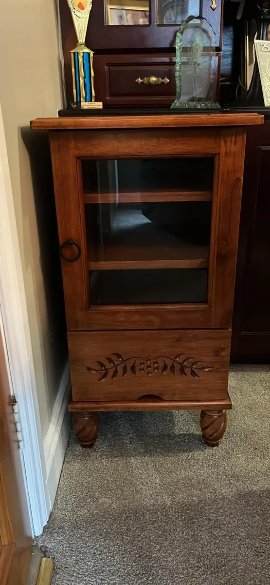 Wooden wine cabinet - Image 1