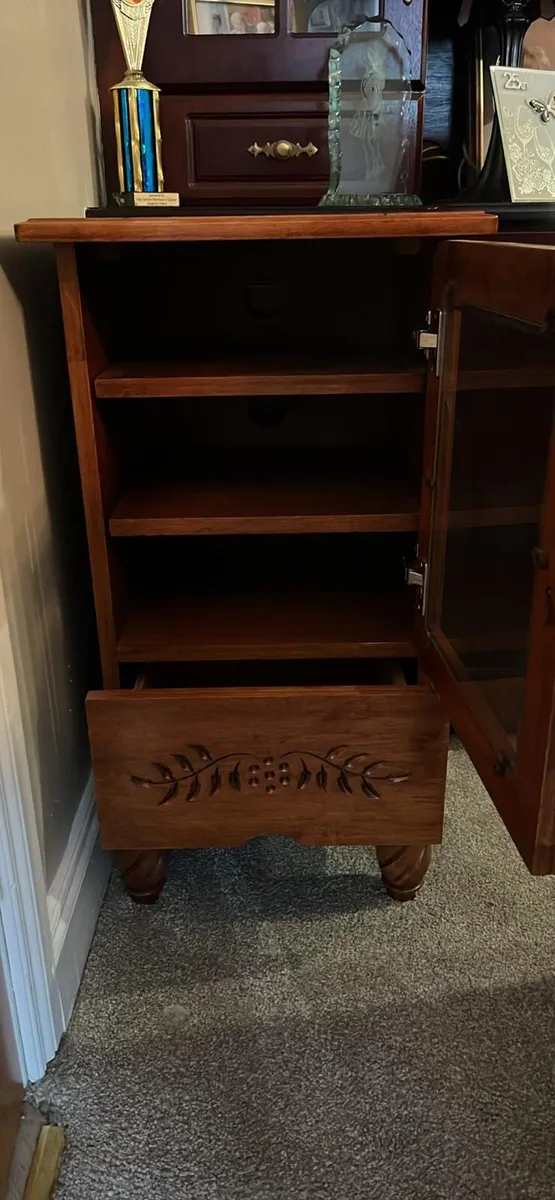 Wooden wine cabinet - Image 2