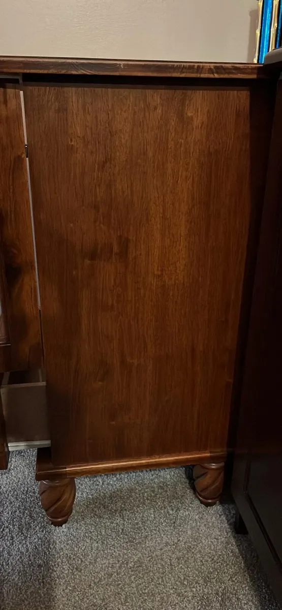 Wooden wine cabinet - Image 3