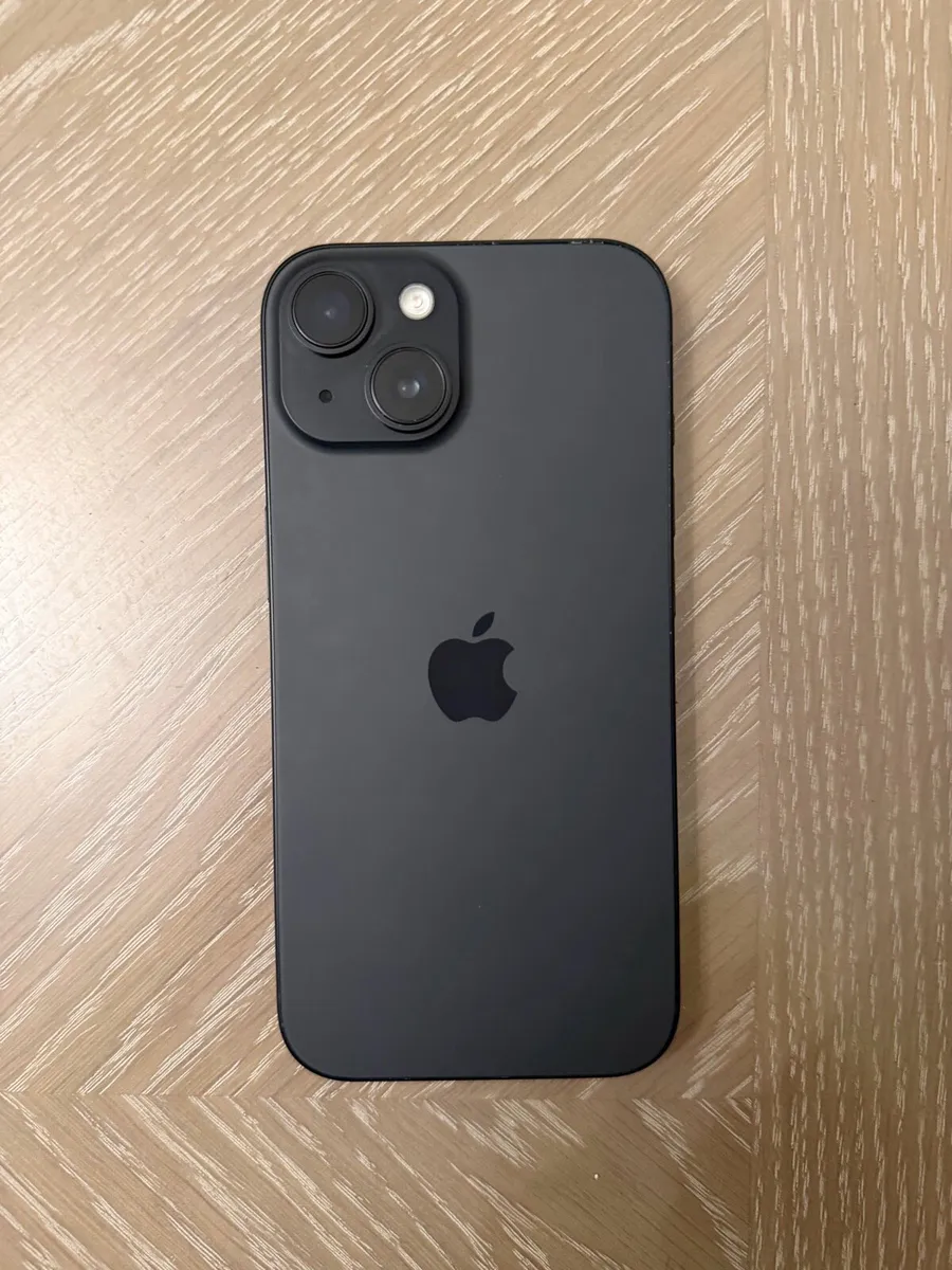 iPhone 15 / 100% Battery / Case included - Image 1