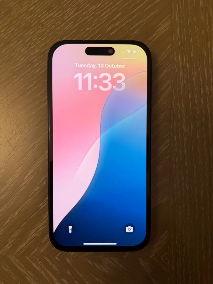 iPhone 15 / 100% Battery / Case included - Image 2