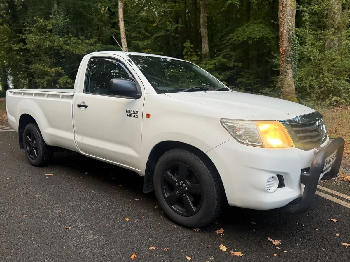 2013 Toyota Hilux SR 4.0 V6 Australia Import - Image 1