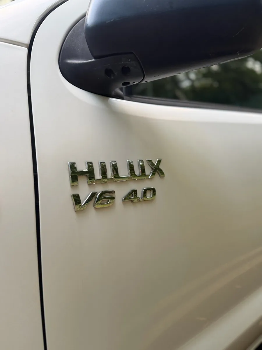 2013 Toyota Hilux SR 4.0 V6 Australia Import - Image 4
