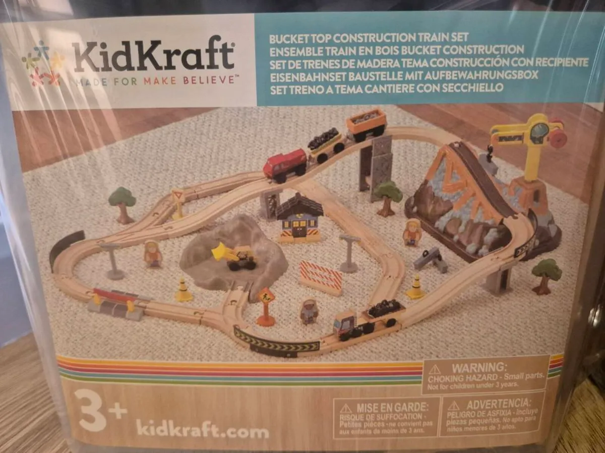 Brand new Kidkraft train set - Image 2