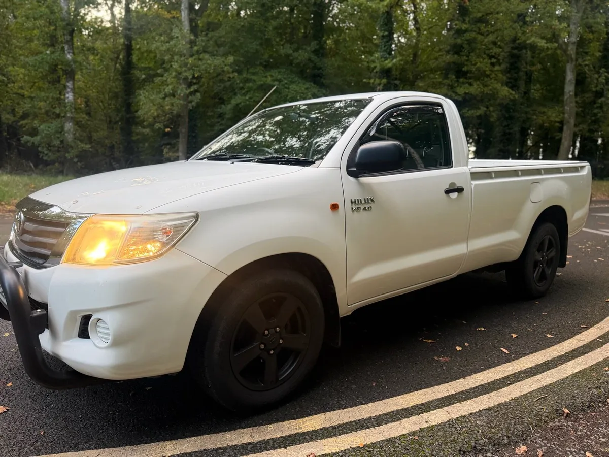 2013 Toyota Hilux SR 4.0 V6 Australia Import - Image 3